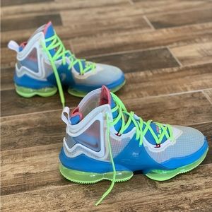 Nike Lebron XIX (19) sneakers, size 9, “Tropical”